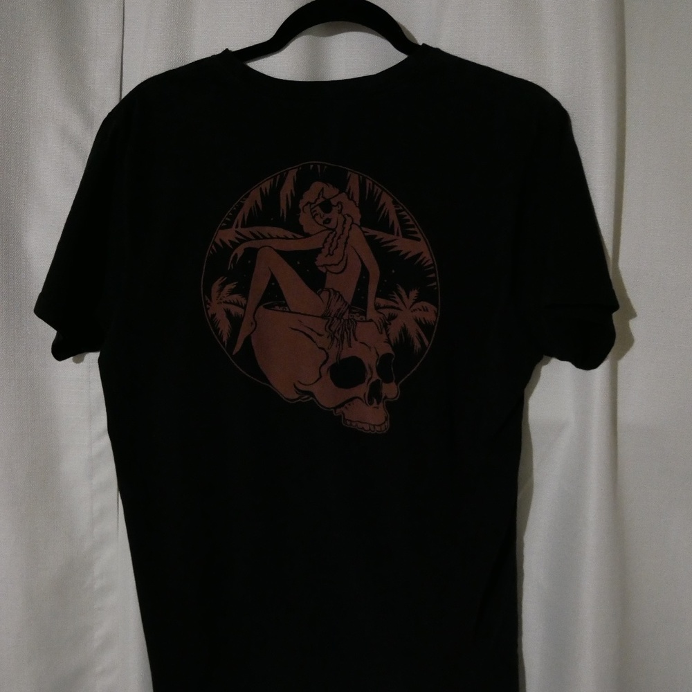 Billabong - Skull Island Girl Shirt Size Medium